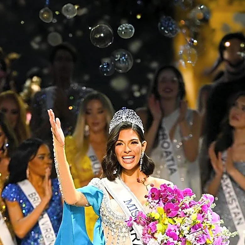 Miss Huntington Beach Ceremony Honors Past Leaders with Rose Dedications
