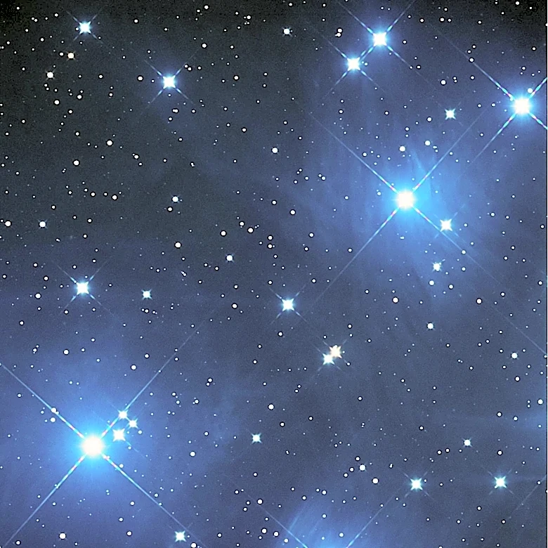 Astronomy Magazine Highlights Albireo's Visibility in June Night Sky
