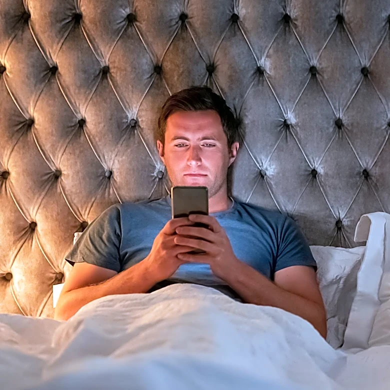 Experts Warn of Health Risks from Excessive Screen Time and Poor Sleep Habits