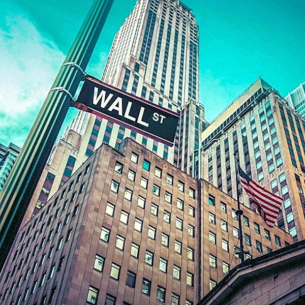 Wall Street Futures Decline Amid Tech Losses and U.S.-Iran Tensions