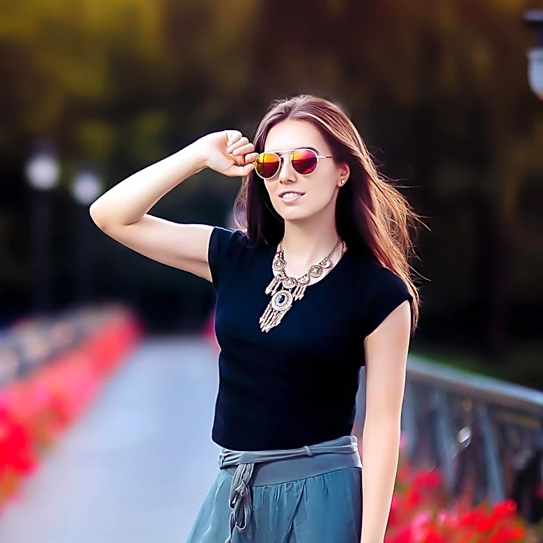 The90 Launches Smart UV-Detecting Necklace to Combat Sun Damage