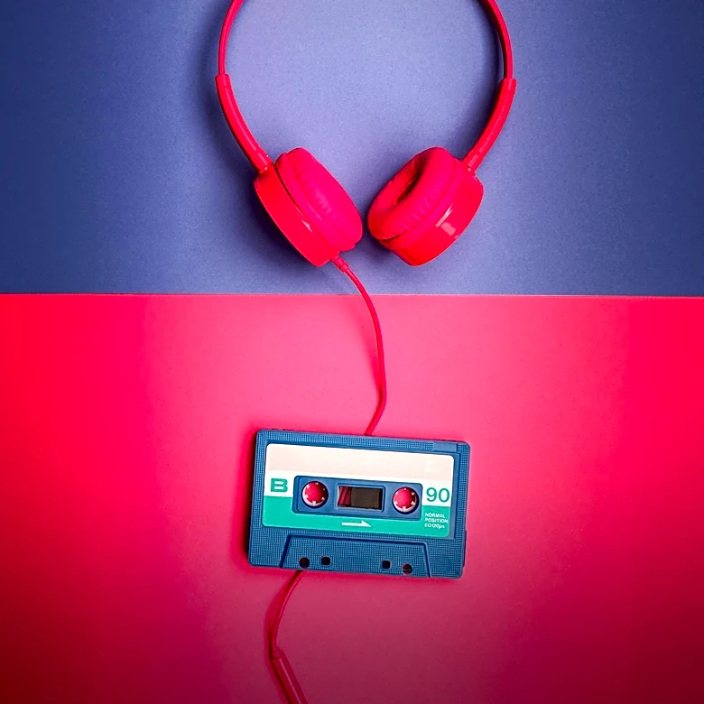 Wired Earbuds Make a Comeback Amid Y2K Nostalgia