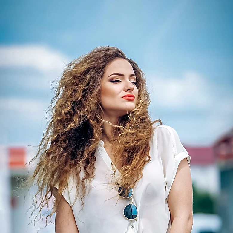Fashion Industry Embraces Messy Hairstyles as New Trend