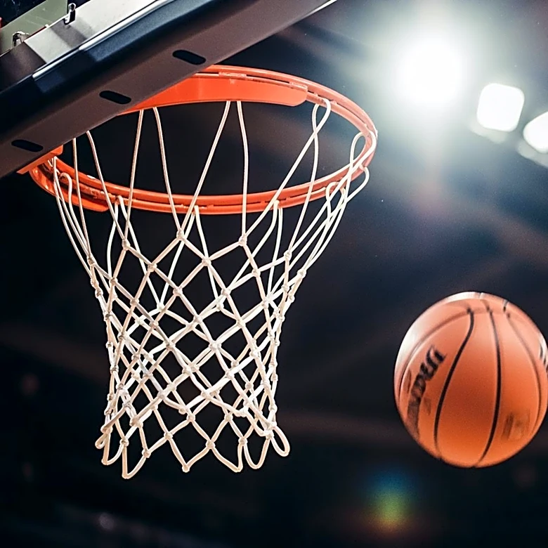 Wemby Impresses with One-Handed Slam for Spurs
