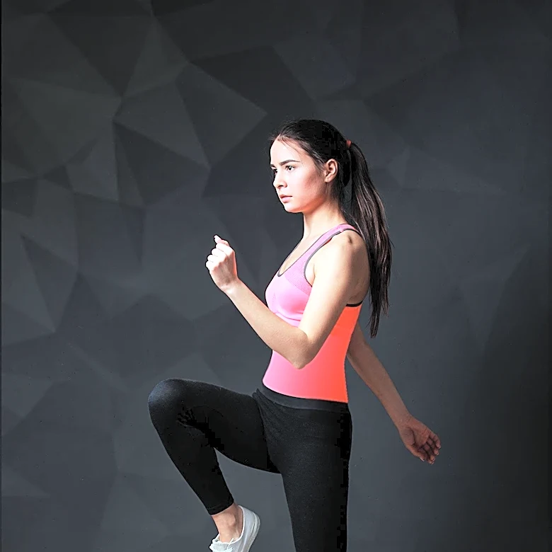 Expert Trainer Recommends High Knees as Essential Warm-Up for Walks
