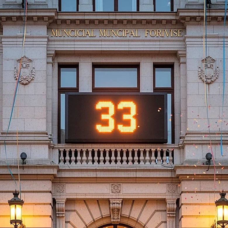City Hall Mistakenly Displays Patrick Ewing's Retired Number During Knicks Parade