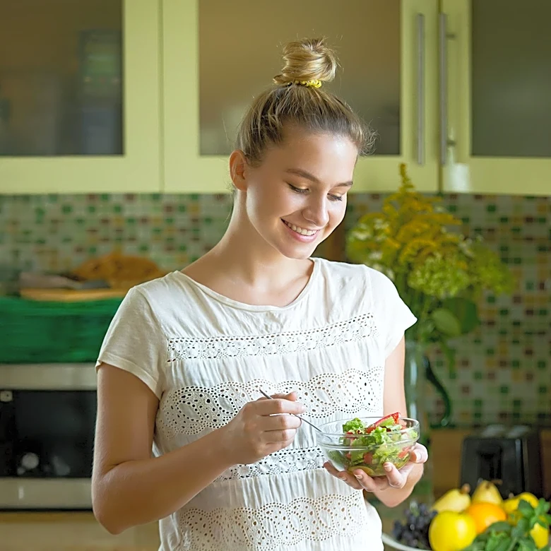 Dietitian Sasha Watkins Advises Against Late-Night Eating for Better Sleep