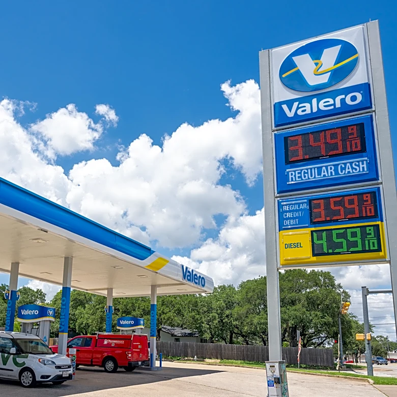 Rising Fuel Prices Drive Consumers to Wholesale Club Gas Stations