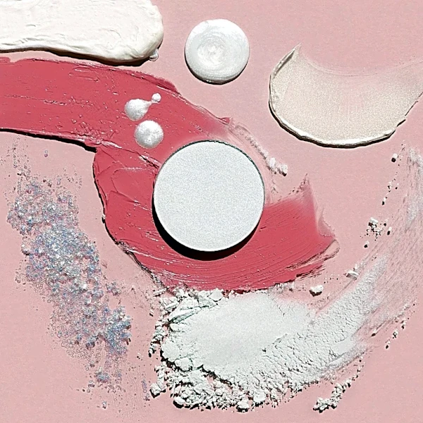 Glossier Secures $45 Million in Debt Financing to Support Business Revitalization