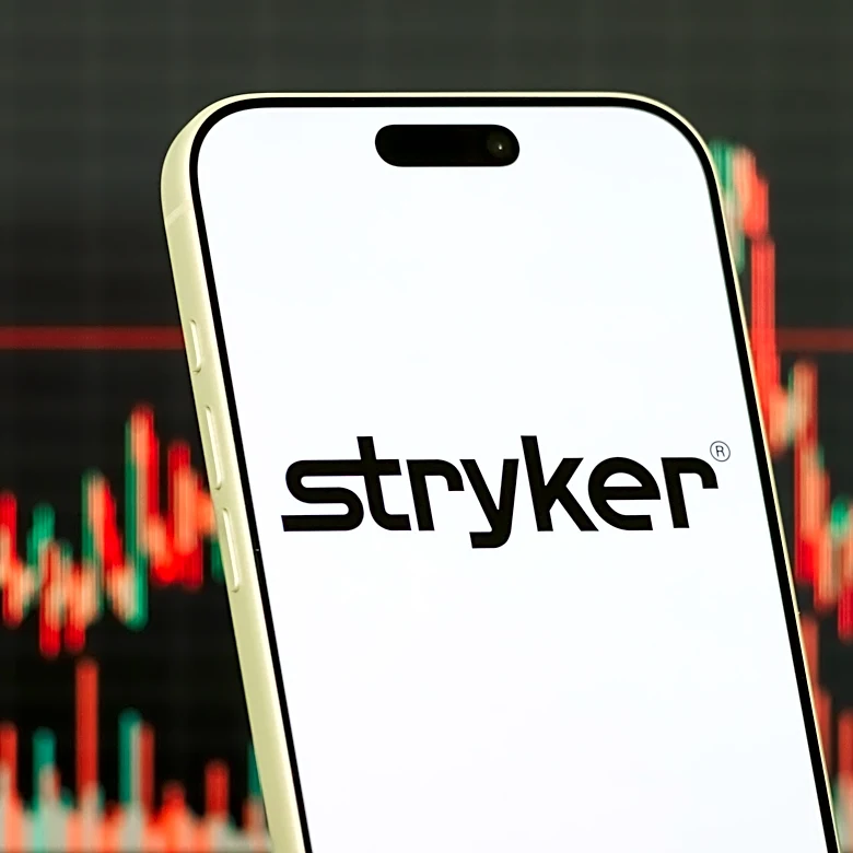 US Stocks Fluctuate Amid Tech Slump and Falling Oil Prices