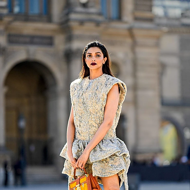 Celebrities Endure Heatwave at Paris Fashion Week, Showcasing Style Amid Record Temperatures