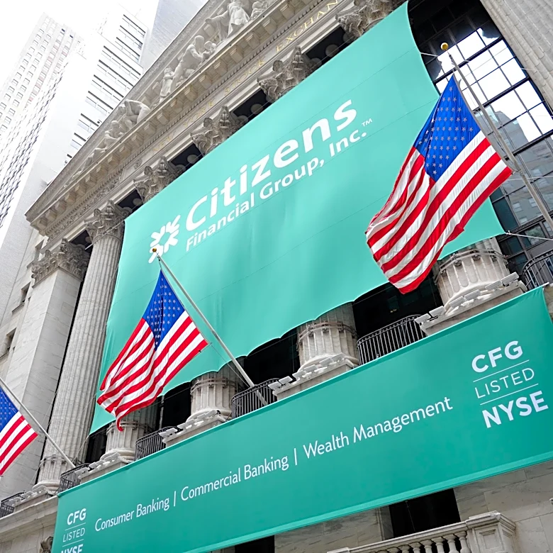 U.S. Stock Market Sees Mixed Results Amid Oil Price Drop and AI Concerns