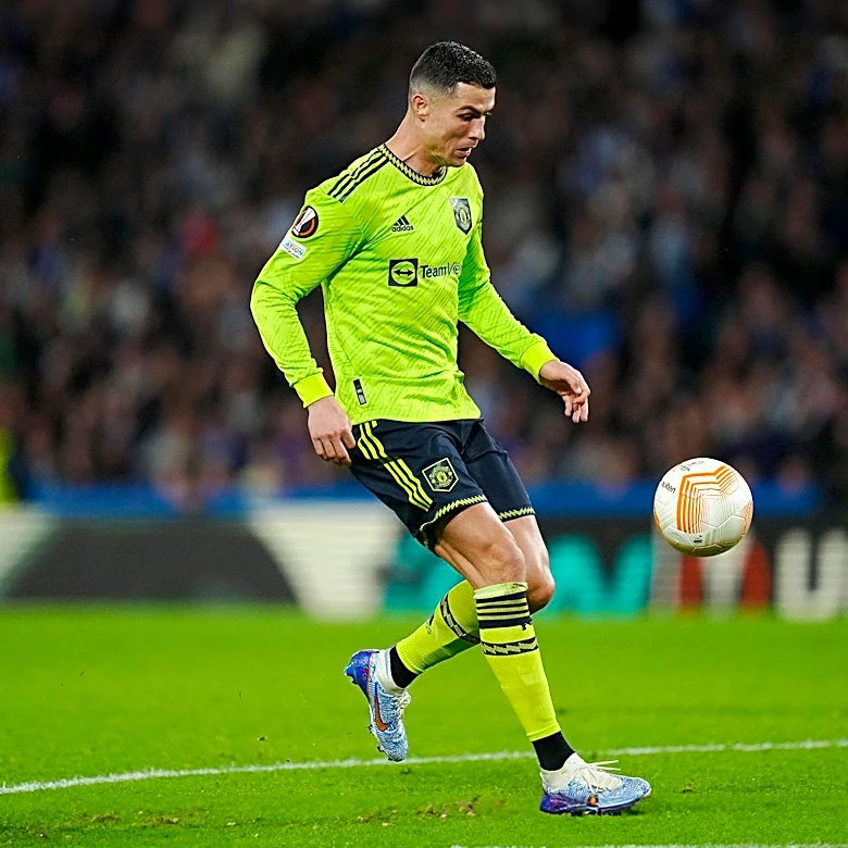 Max Lowe Commits to Sheffield Wednesday Amidst Club Rebuilding Efforts