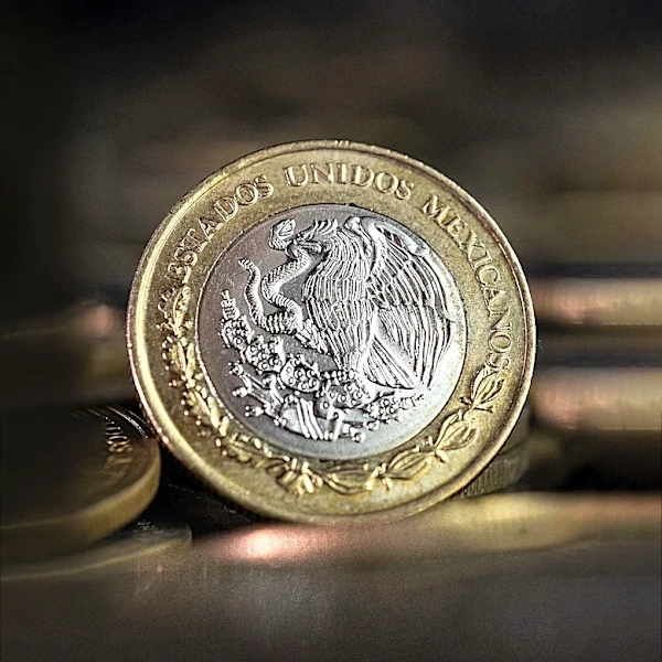 Silver's Decline Continues as Gold Gains Momentum Amid Economic Uncertainty