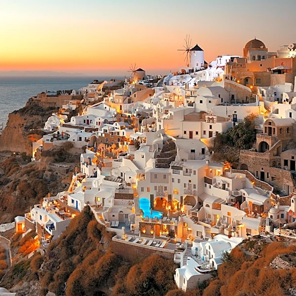 Australian Traveller Criticizes Santorini's Oia for Overcrowding and Recommends Avoidance
