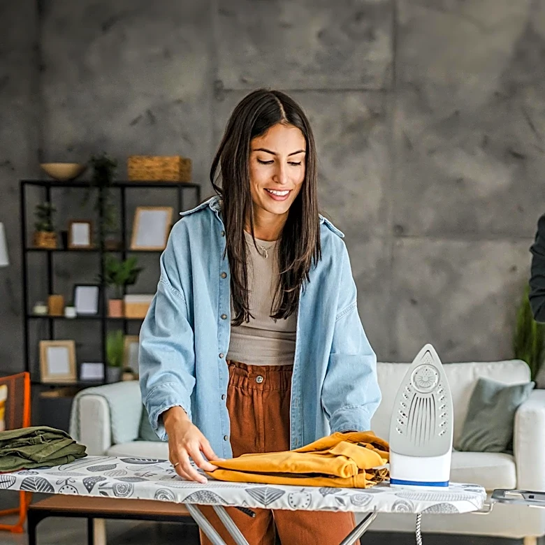 Foldryn Introduces Portable Self-Ironing Gadget for Modern Travelers