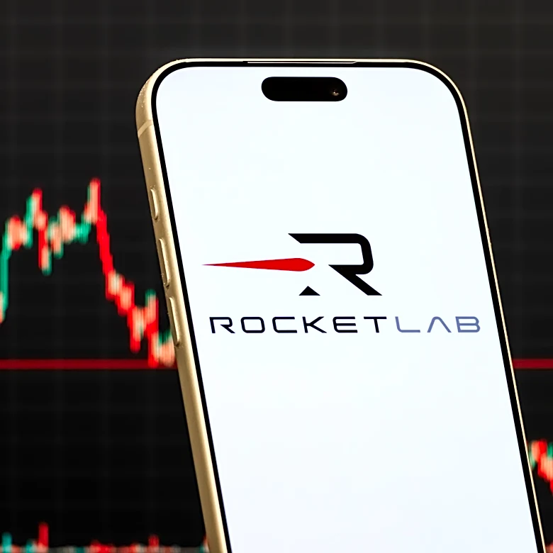 SpaceX Achieves Historic $86 Billion IPO, Boosts Robinhood Activity