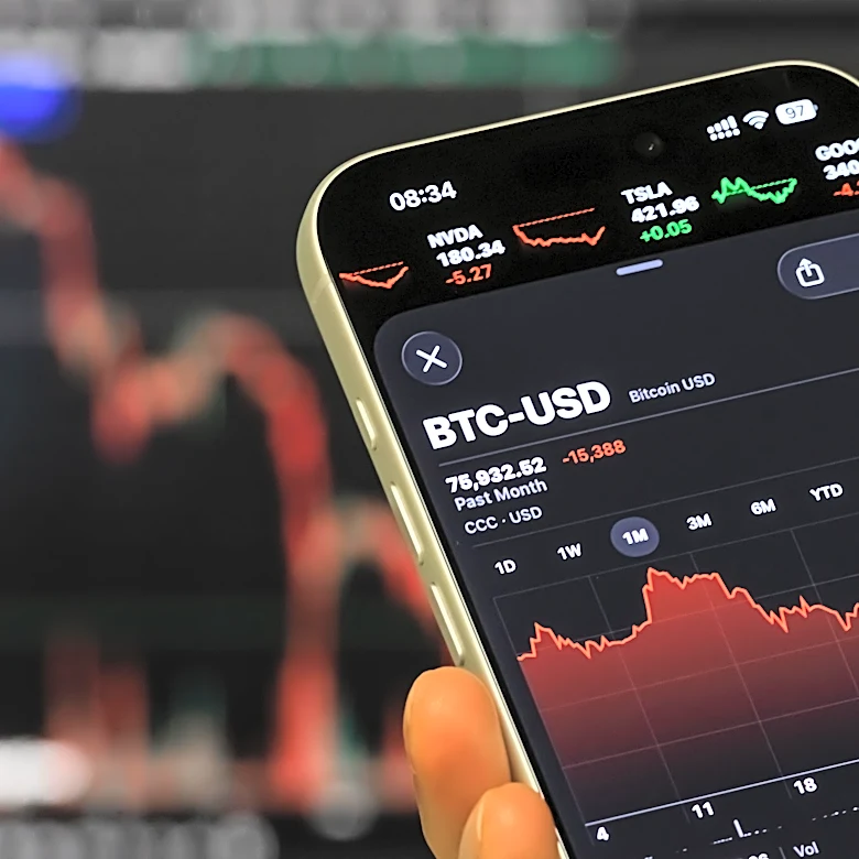 Bitcoin Falls Below $60,000, Signaling Consecutive Quarterly Losses for Cryptocurrency Market