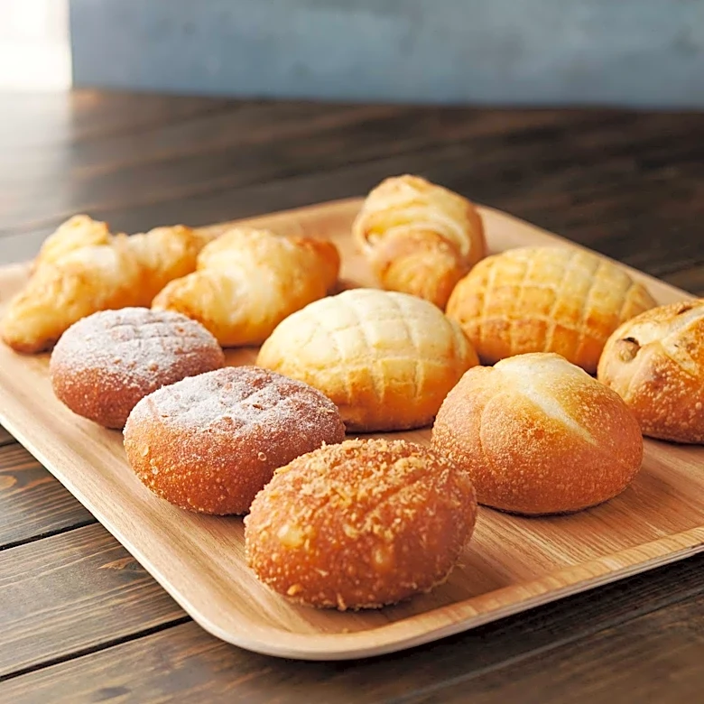 Restaurant Expert Advises Against Ordering Buns on Mondays Due to Freshness Concerns