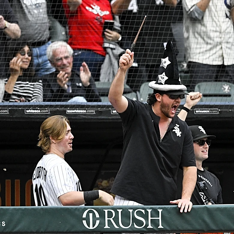 White Sox Chairman Reinsdorf Officiates Wedding of Former Player Ron Kittle During Game