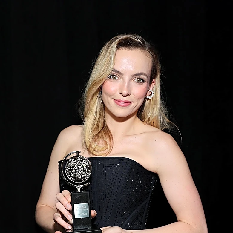 Jodie Comer's Trainer Shares Core Workout for Enhanced Strength
