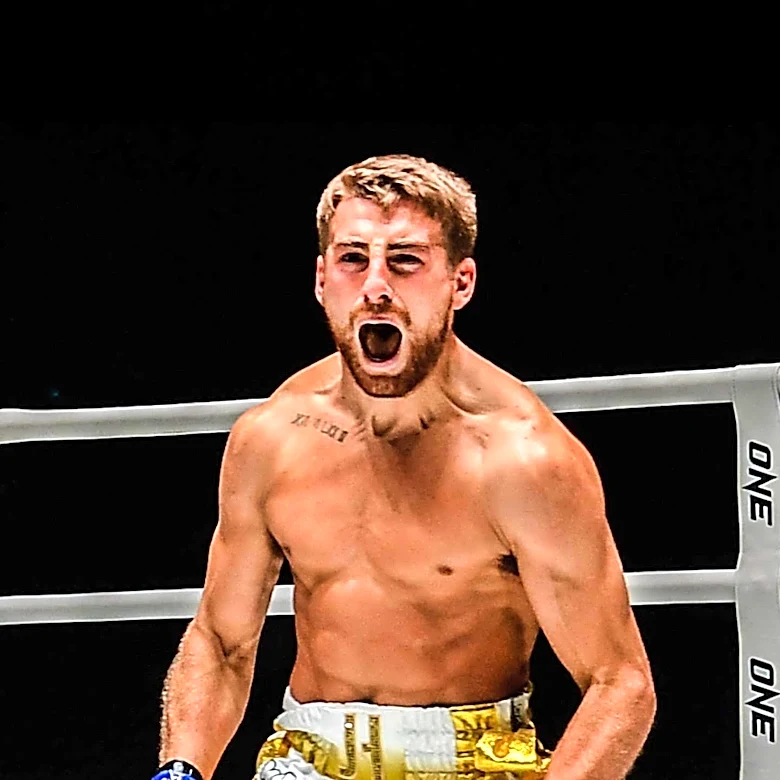 Muay Thai Fighters Shine at Inner Circle 20 with Intense Bouts and Championship Wins