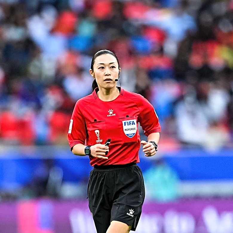 World Cup Referees Use Smart Glasses to Enhance Sports Broadcasting Experience