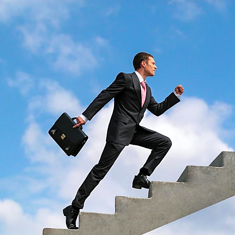 Career Experts Advise Midyear Audits for Professional Growth and Job Search Preparation