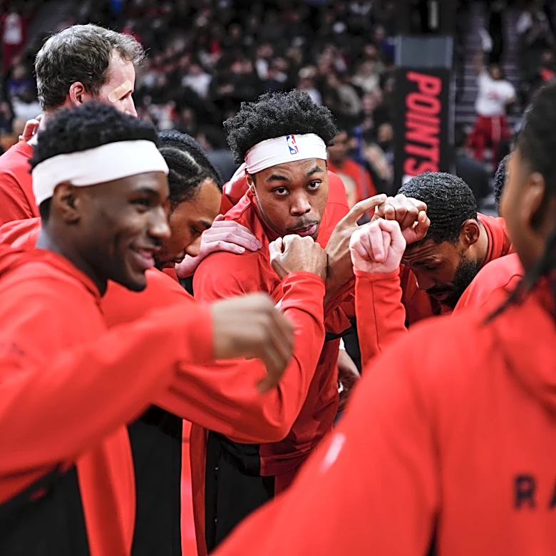 Clippers and Raptors Face Hurdles in Kawhi Leonard Trade Negotiations