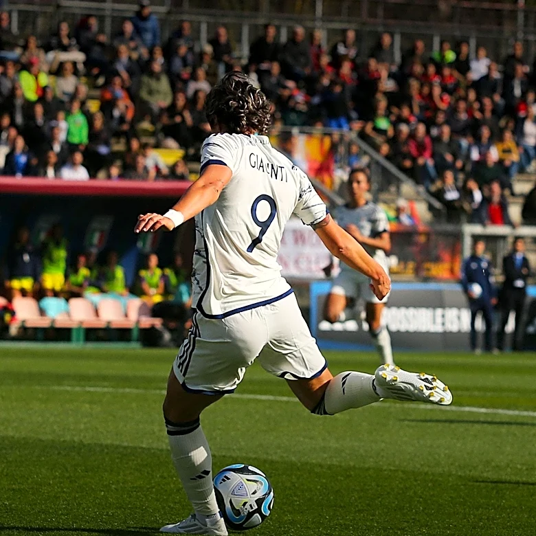 Mexico Defeats Ecuador 2-0 to Secure Spot in World Cup Round of 16