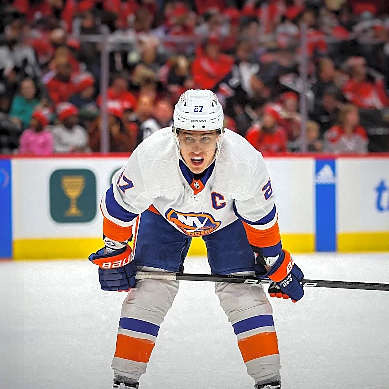 New York Islanders' Anders Lee Set to Explore Free Agency Amid Uncertain Contract Talks