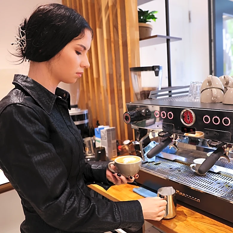 American Airlines Introduces Barista Coffee in New JFK Lounge, Enhancing Passenger Experience