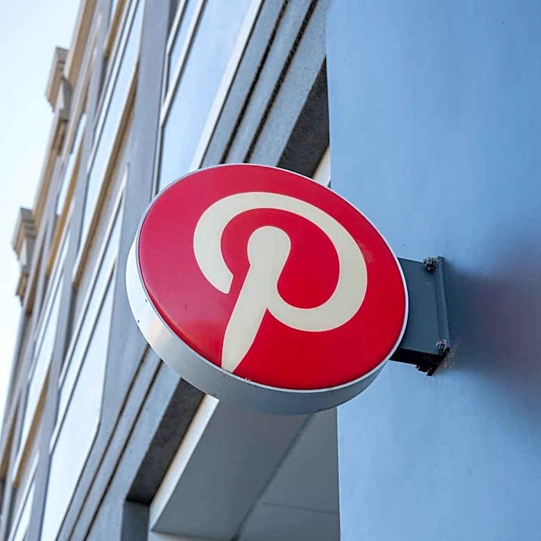 Top CMOs Adapt Strategies for AI Platforms to Enhance Brand Visibility