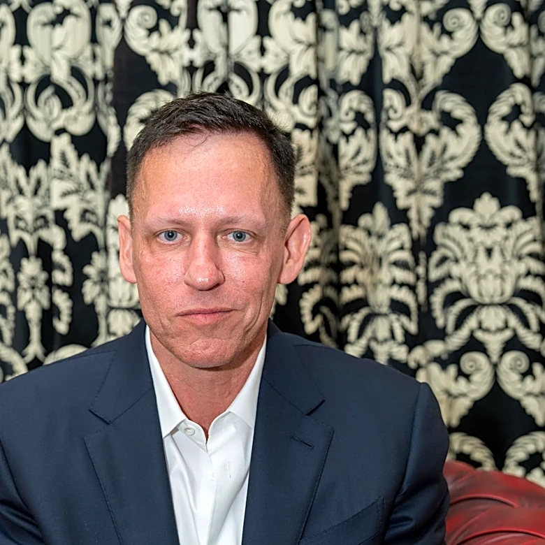 Palantir CEO Criticizes AI Firms Over Business Practices and Data Risks