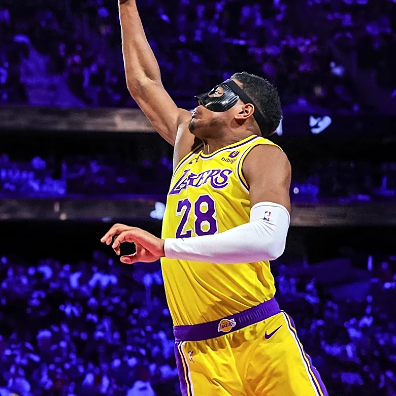 Los Angeles Lakers Overhaul Roster in 35-Minute Free Agency Flurry
