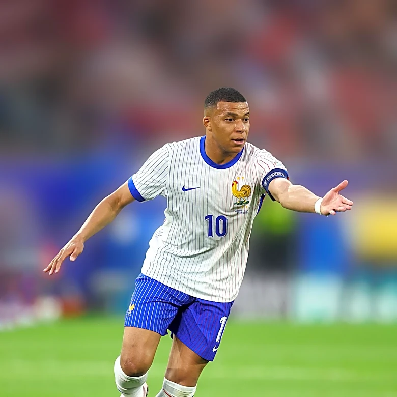 Kylian Mbappé's Performance Propels France to World Cup Round of 16