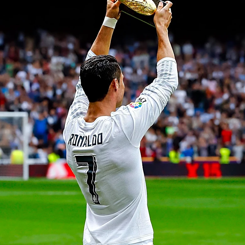 Cristiano Ronaldo Engages Fans in Toronto After World Cup Victory