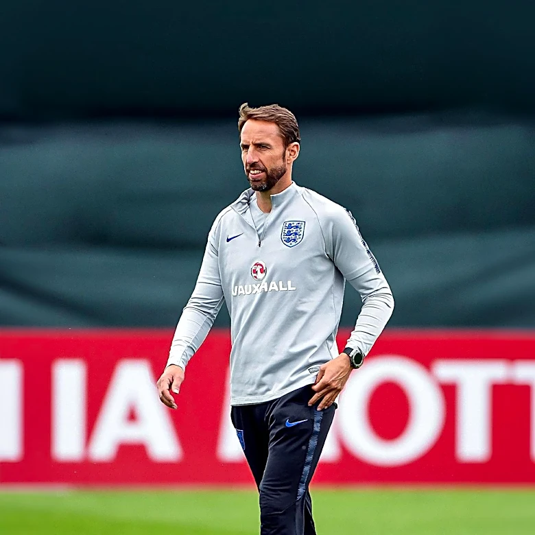 England Receives Hostile Welcome in Mexico City Ahead of World Cup Match