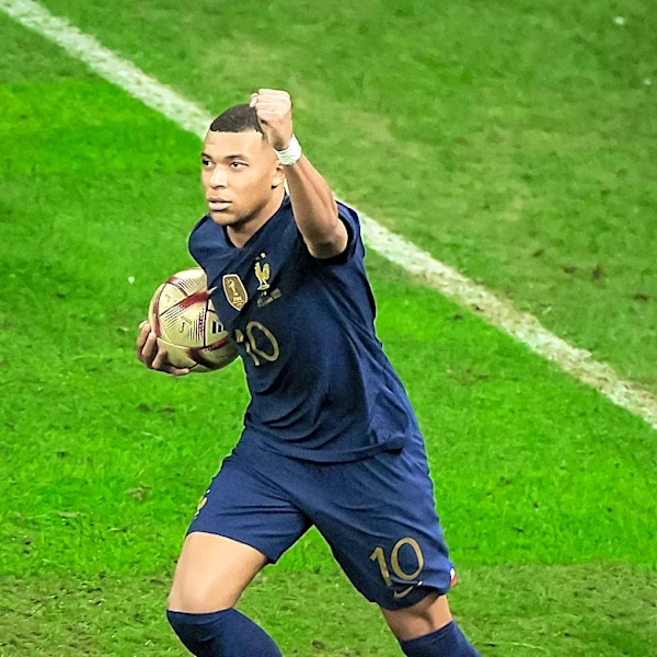 Kylian Mbappé's Penalty Secures France's Victory Over Paraguay in World Cup