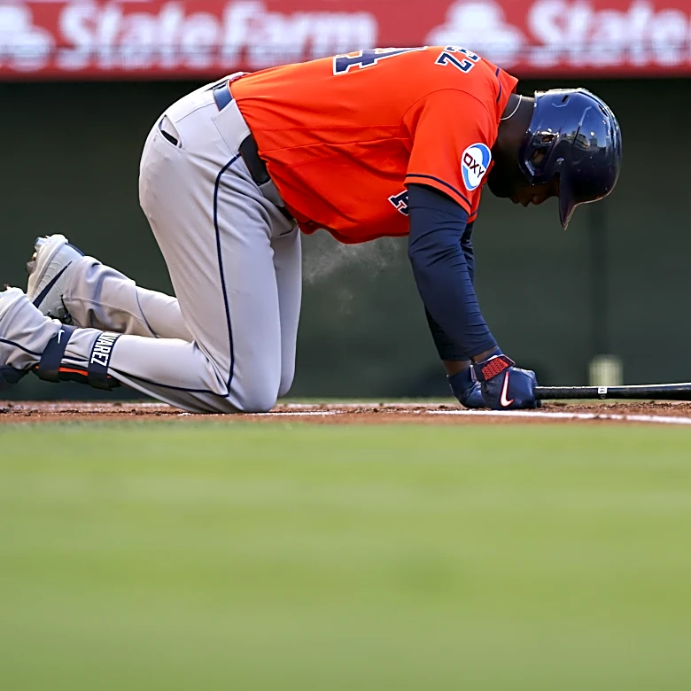 Yordan Alvarez Leads Astros to Dramatic Comeback Victory Over Rays
