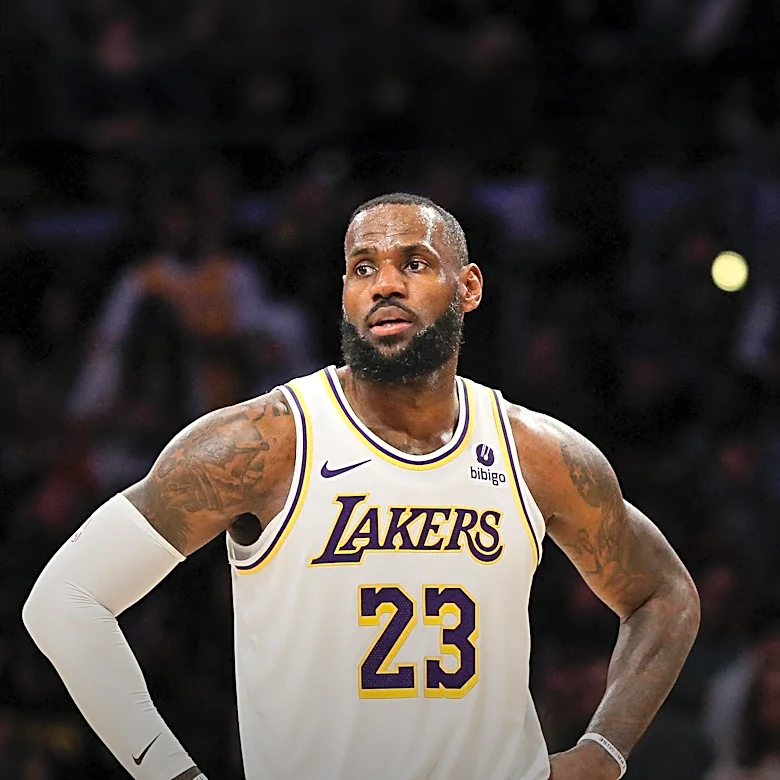 Cavaliers, Heat, Celtics in Bidding War for LeBron James Amid NBA Offseason Moves