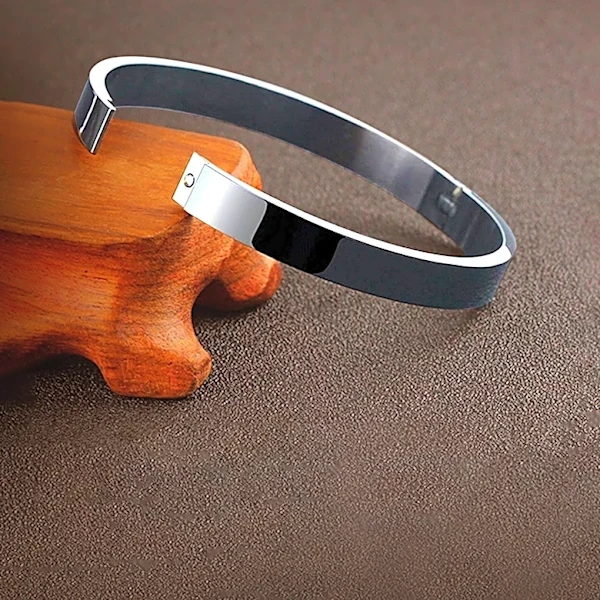 Stanford Graduates Secure $11.6 Million for Women's Hormone Tracking Bracelet