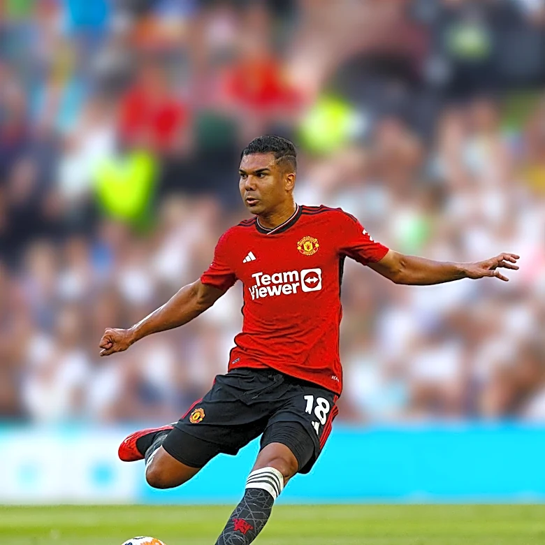 Manchester United Eyes Chelsea's Andrey Santos for Midfield Reinforcement