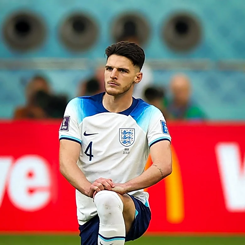 England's Declan Rice Receives Early Yellow Card in World Cup Match Against Mexico