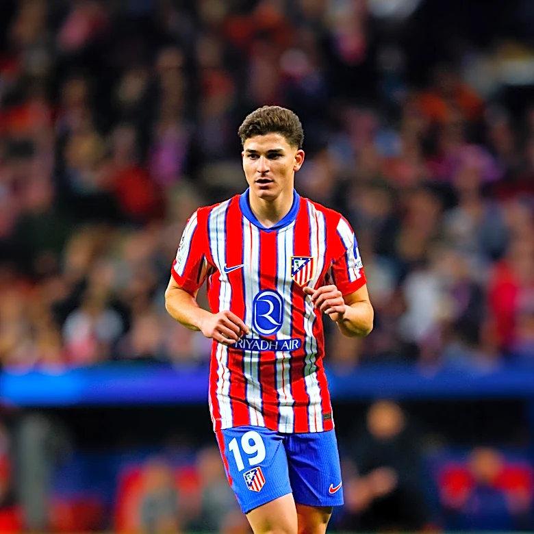 Barcelona Continues Pursuit of Julian Alvarez Amid Atletico Madrid's Resistance