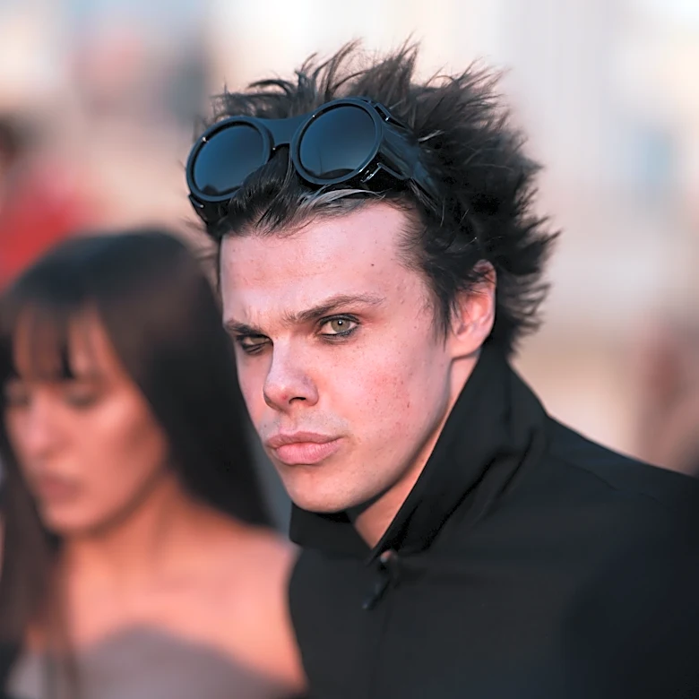 Yungblud Gains Support from SZA and Alyssa Milano Amid 'Industry Plant' Allegations