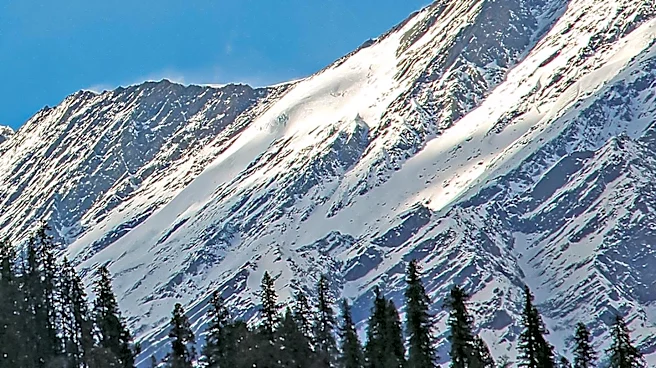 Paragliding in Owens Valley: Extreme Conditions Pose High Risks for Enthusiasts
