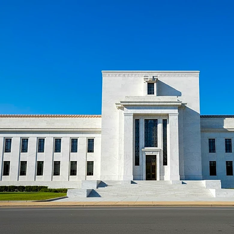 Federal Reserve's Rate Hike Concerns Amid US-Iran Tensions Impact Gold Prices