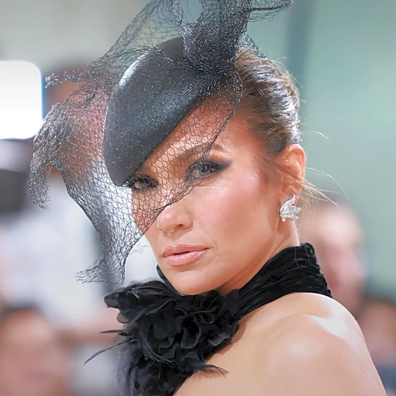 Jennifer Lopez and Sister Lynda Lopez Attend Paris Fashion Week, Captivate Audience
