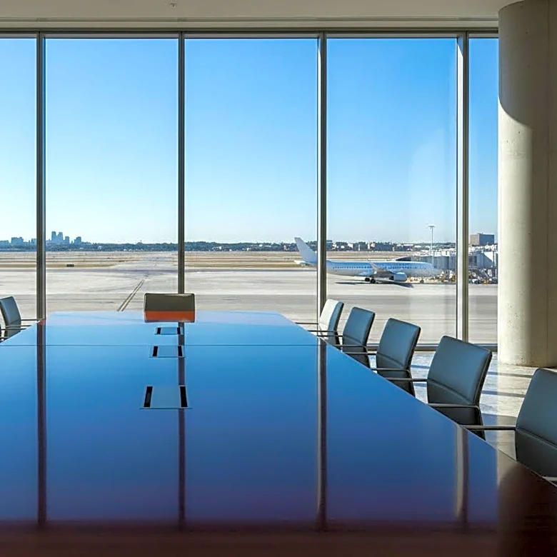 Apollo Global Management Enters Bidding War for easyJet with £5.7bn Offer